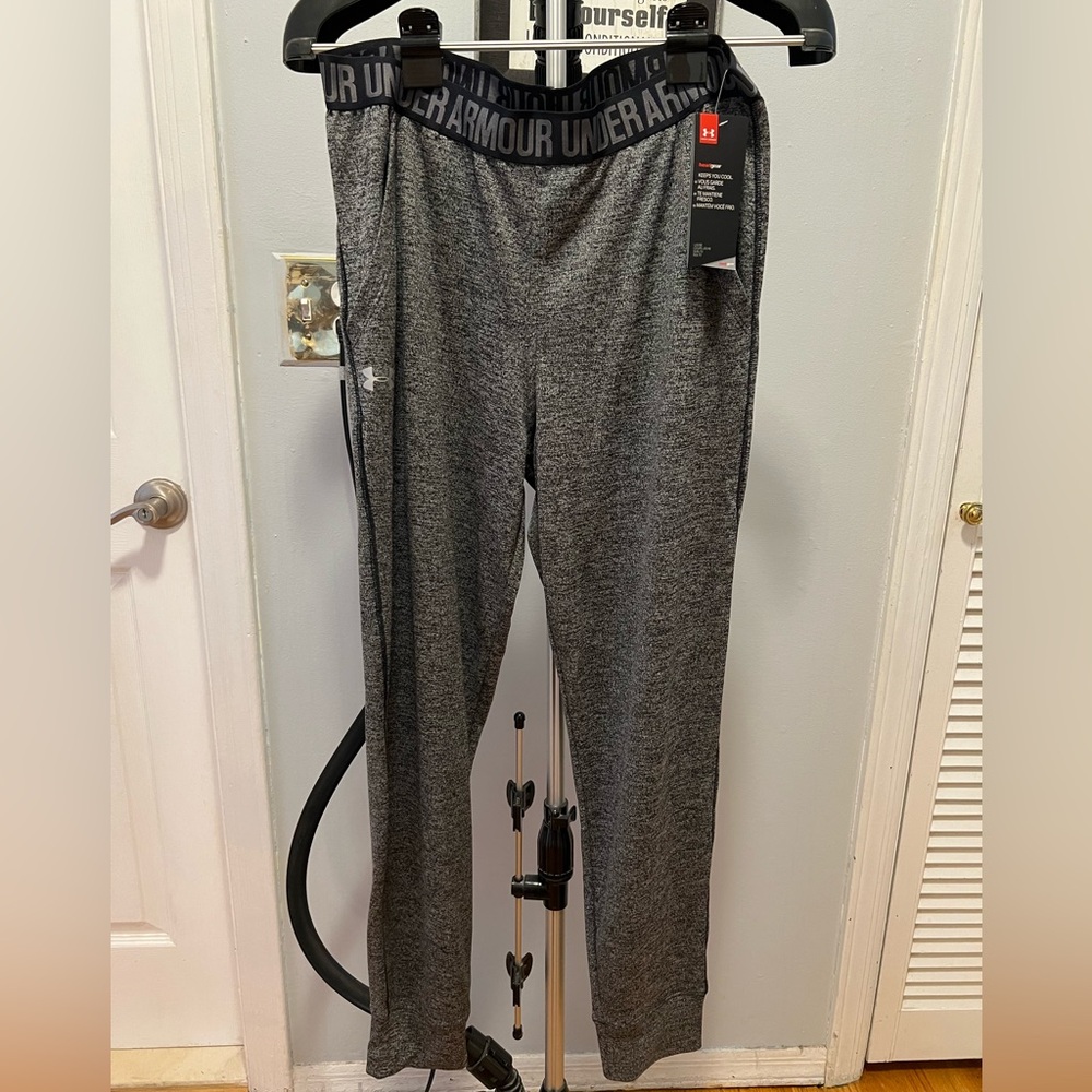 NWT Under Armour Loose Fitting Women’s Heatgear Pants